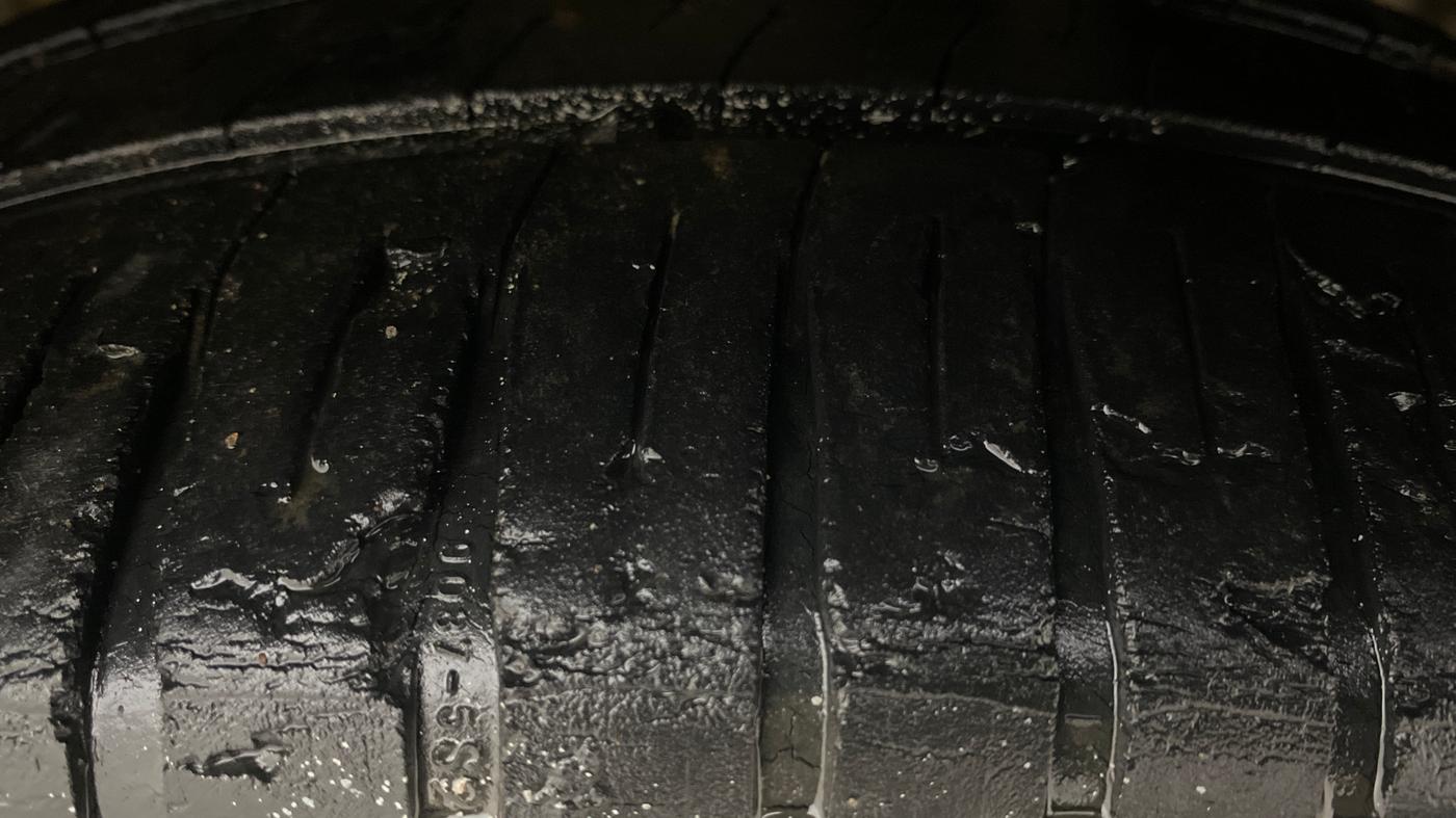 2014 Honda Amaze 1.2L I-VTEC VX AT, Petrol, Automatic, 1,00,402 km, Right Front Tyre Tread