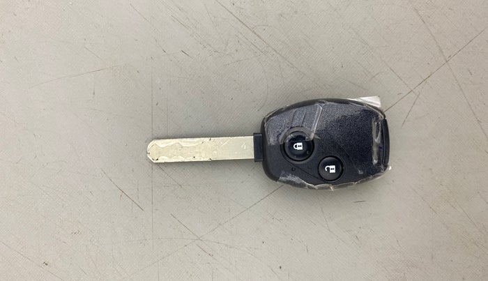 2014 Honda Amaze 1.2L I-VTEC VX AT, Petrol, Automatic, 1,00,402 km, Key Close Up