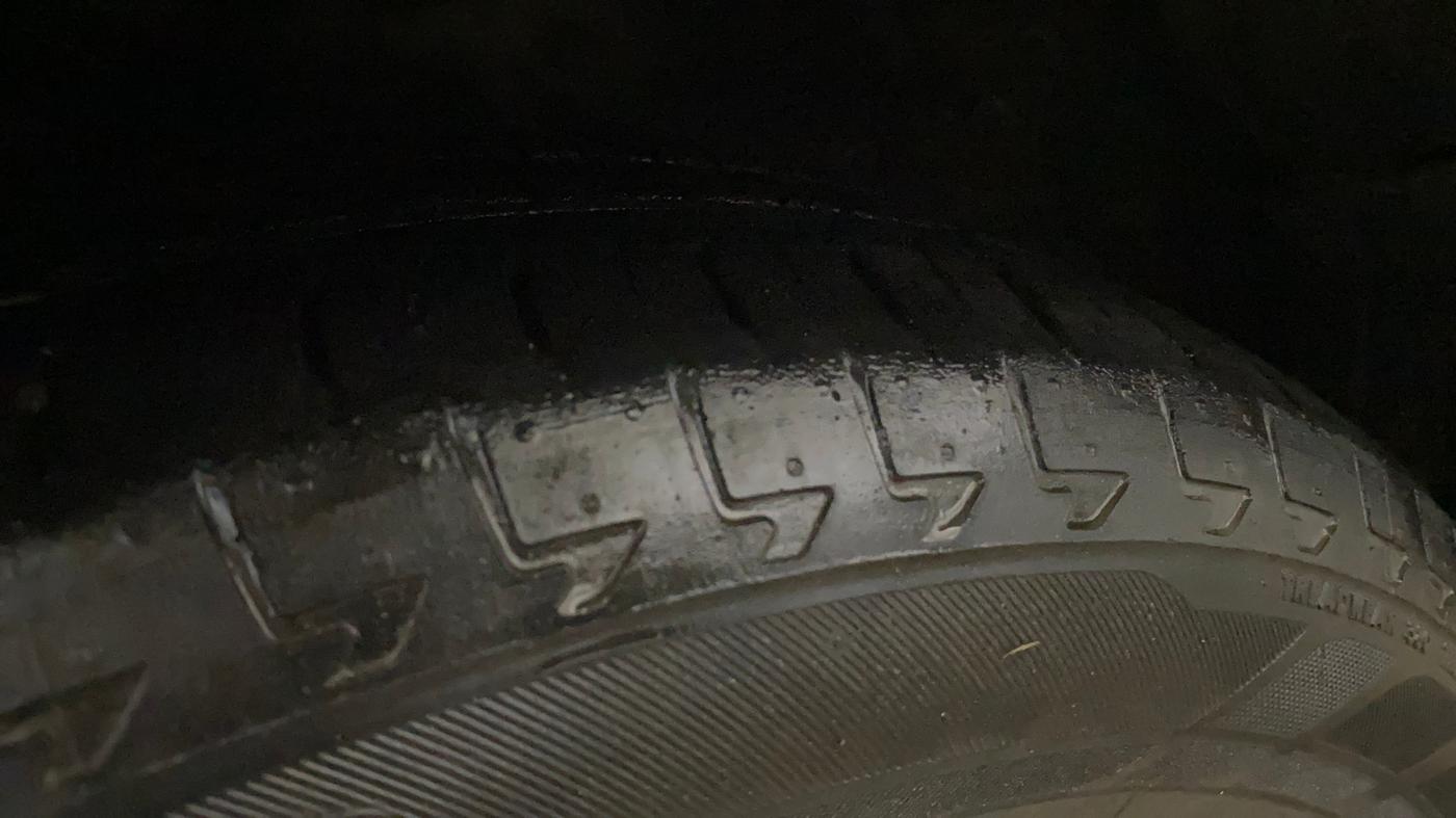 2017 Maruti Ciaz ALPHA  AT 1.4  PETROL, Petrol, Automatic, 90,058 km, Left Front Tyre Tread