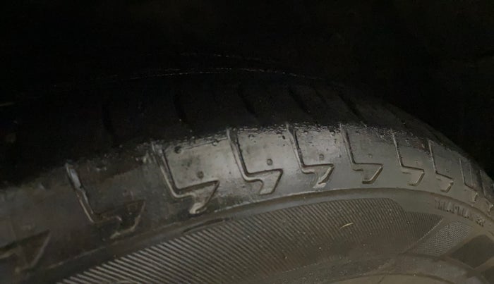 2017 Maruti Ciaz ALPHA  AT 1.4  PETROL, Petrol, Automatic, 90,009 km, Left Front Tyre Tread