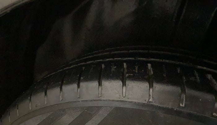 2017 Maruti Ciaz ALPHA  AT 1.4  PETROL, Petrol, Automatic, 90,009 km, Left Rear Tyre Tread