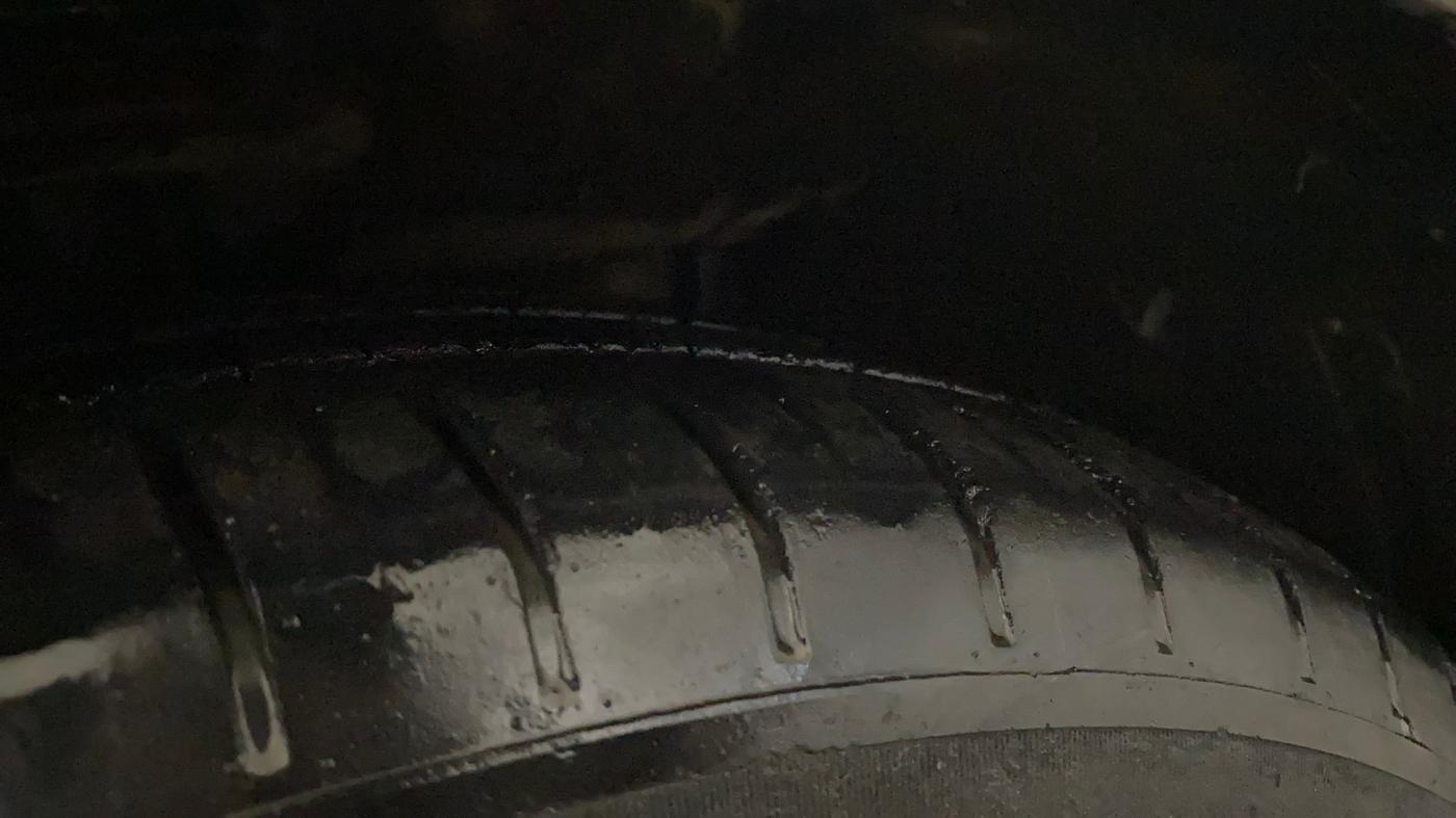 2017 Maruti Ciaz ALPHA  AT 1.4  PETROL, Petrol, Automatic, 90,058 km, Right Front Tyre Tread