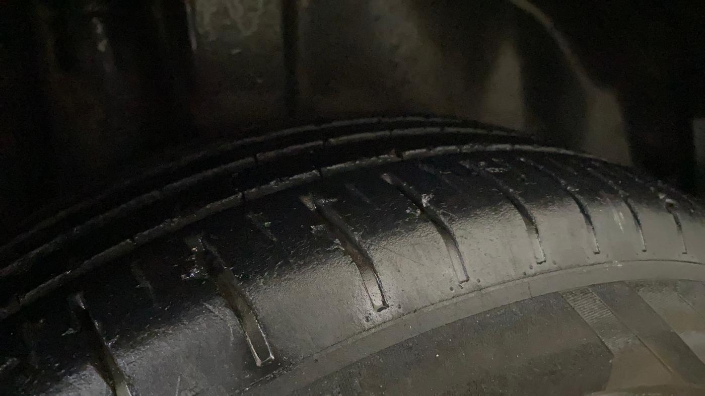 2017 Maruti Ciaz ALPHA  AT 1.4  PETROL, Petrol, Automatic, 90,058 km, Right Rear Tyre Tread