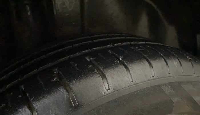 2017 Maruti Ciaz ALPHA  AT 1.4  PETROL, Petrol, Automatic, 90,009 km, Right Rear Tyre Tread