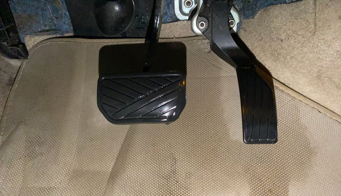 2017 Maruti Ciaz ALPHA  AT 1.4  PETROL, Petrol, Automatic, 90,009 km, Pedals