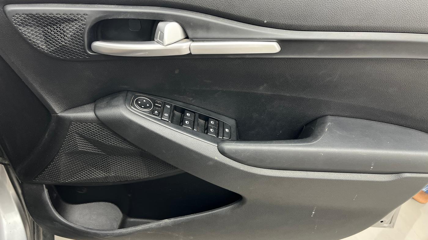 2019 KIA SELTOS HTK PLUS 1.5, Petrol, Manual, 1,00,365 km, Driver Side Door Panels Control