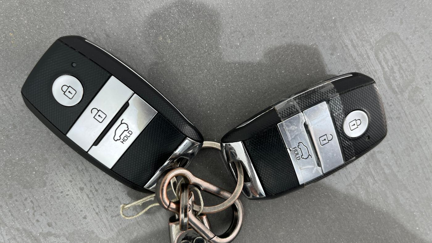 2019 KIA SELTOS HTK PLUS 1.5, Petrol, Manual, 1,00,365 km, Key Close Up