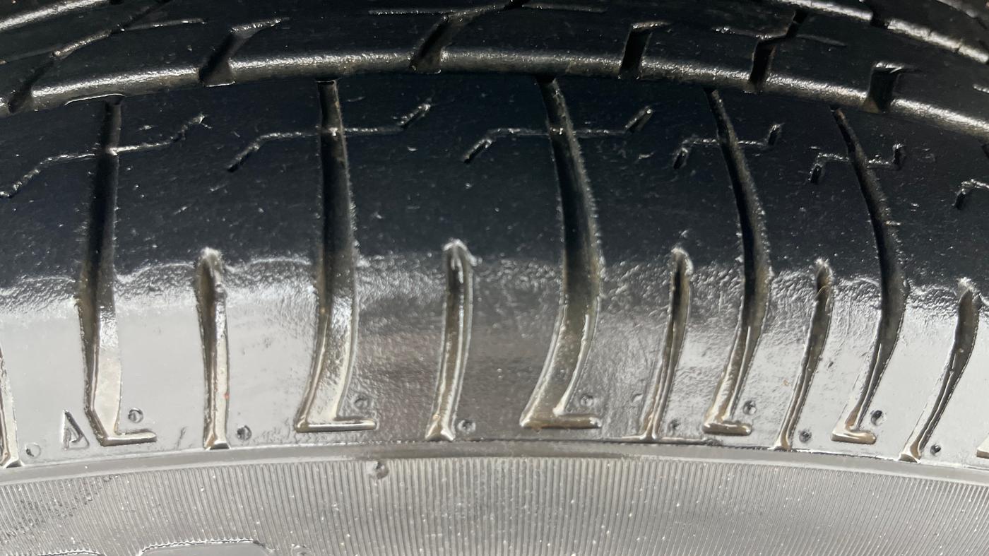 2019 KIA SELTOS HTK PLUS 1.5, Petrol, Manual, 1,00,365 km, Left Front Tyre Tread