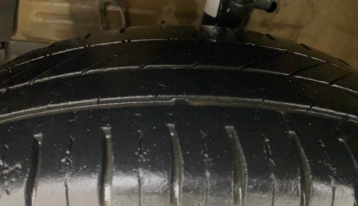 2013 Maruti Swift Dzire VDI, Diesel, Manual, 90,181 km, Left Front Tyre Tread