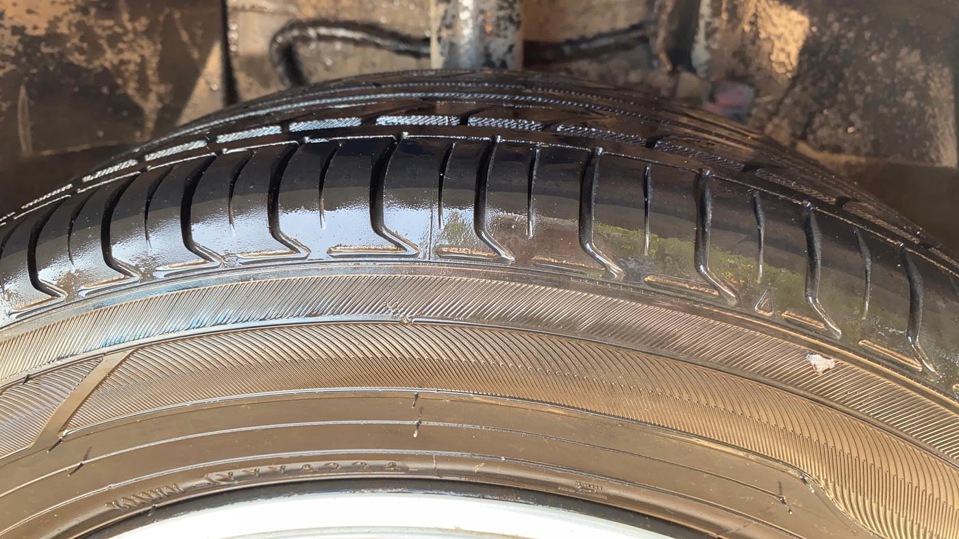 2018 Tata NEXON XM PETROL, CNG, Manual, 96,263 km, Right Front Tyre Tread