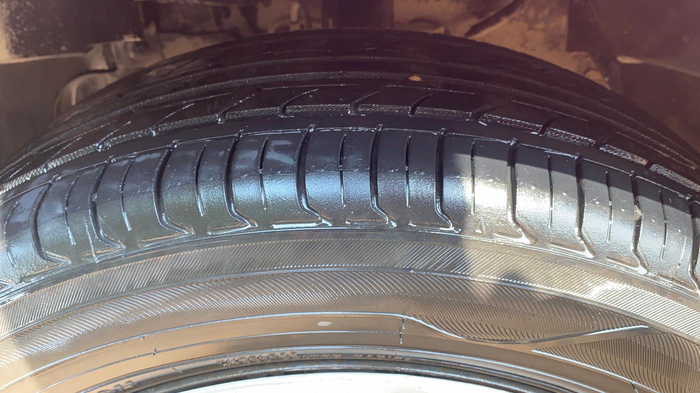 2018 Tata NEXON XM PETROL, CNG, Manual, 96,263 km, Left Front Tyre Tread