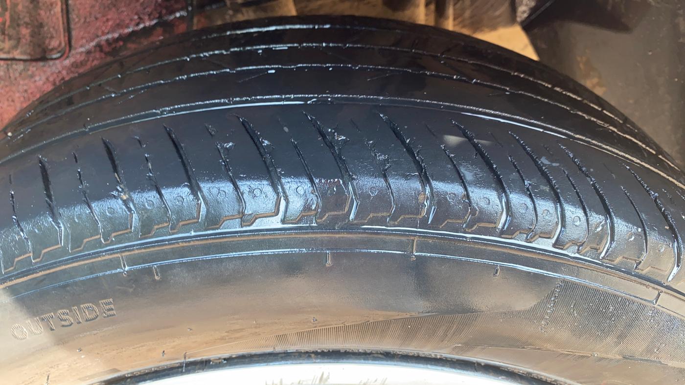 2018 Tata NEXON XM PETROL, CNG, Manual, 96,263 km, Left Rear Tyre Tread