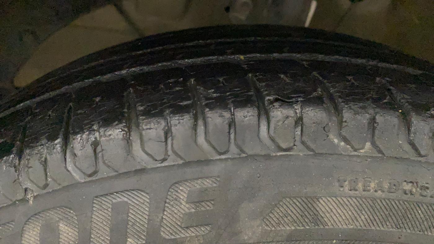 2018 Maruti Dzire VXI AMT, Petrol, Automatic, 39,255 km, Left Front Tyre Tread