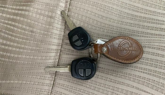 2018 Maruti Dzire VXI AMT, Petrol, Automatic, 39,255 km, Key Close Up