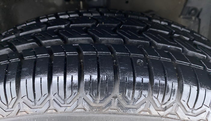 2013 Maruti Swift Dzire VXI 1.2 BS IV, Petrol, Manual, 1,26,062 km, Right Front Tyre Tread