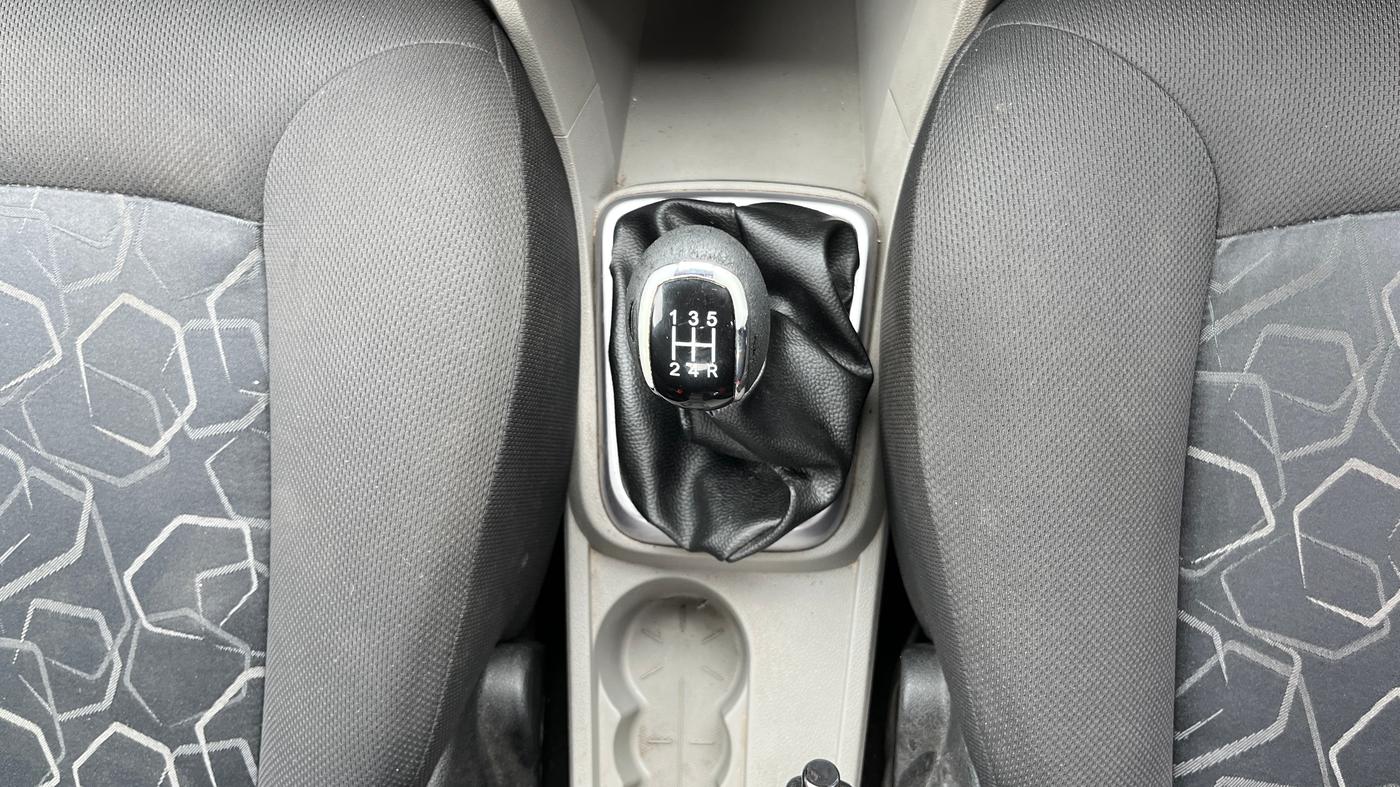 2017 Tata Tiago XT PETROL, Petrol, Manual, 79,222 km, Gear Lever