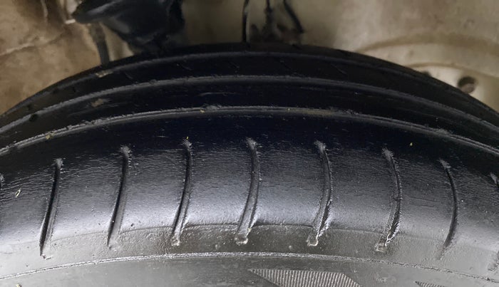 2019 Maruti Alto LXI, Petrol, Manual, 39,925 km, Right Front Tyre Tread