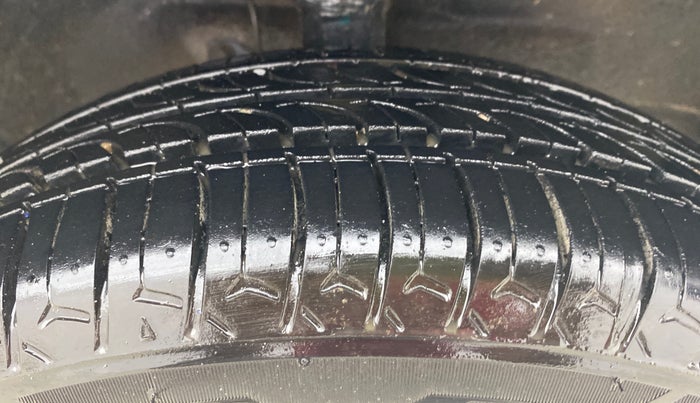 2016 Maruti Wagon R 1.0 VXI AMT, Petrol, Automatic, 79,098 km, Right Front Tyre Tread