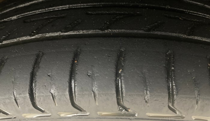 2018 Hyundai Grand i10 SPORTZ 1.2 KAPPA VTVT, Petrol, Manual, 63,997 km, Right Front Tyre Tread