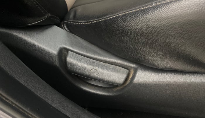 2018 Hyundai Grand i10 SPORTZ 1.2 KAPPA VTVT, Petrol, Manual, 63,997 km, Driver Side Adjustment Panel