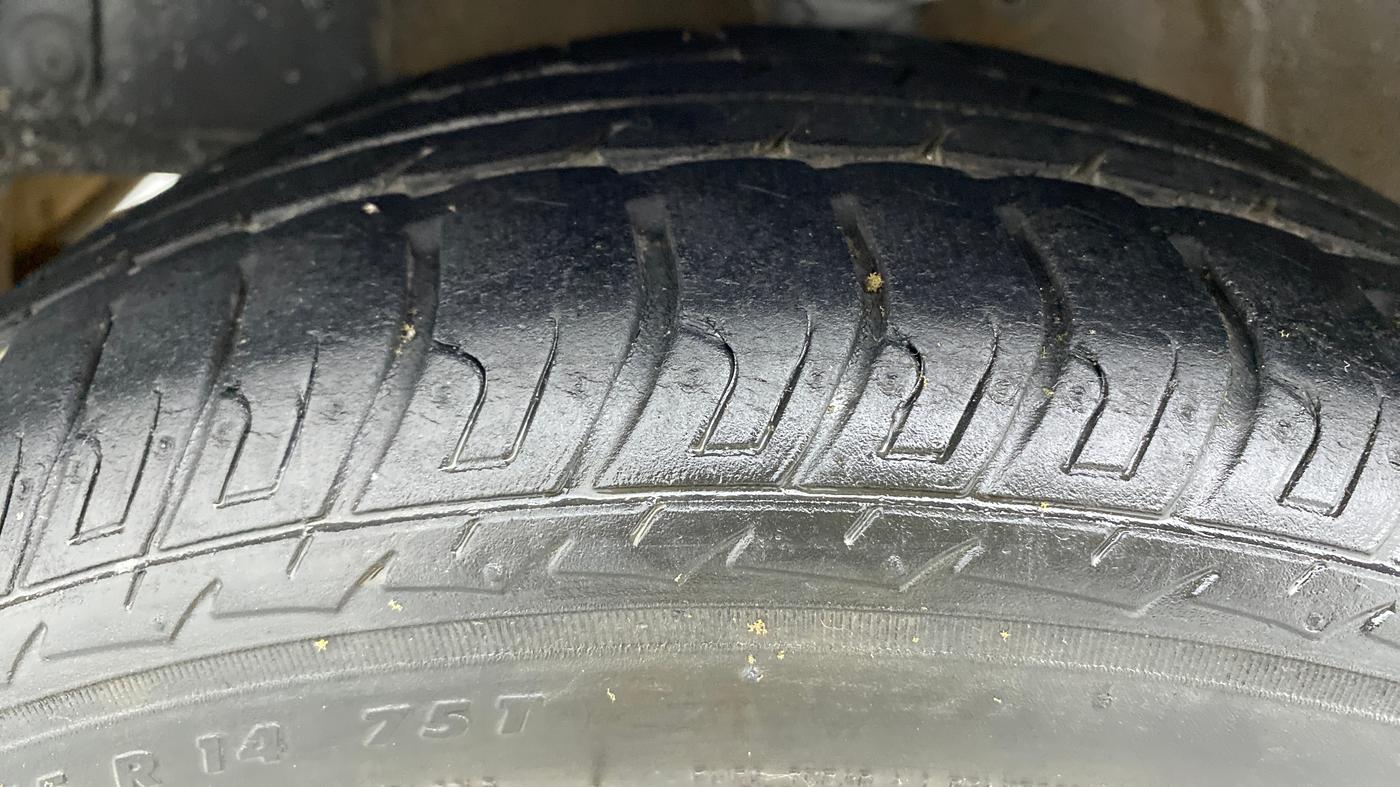 2018 Hyundai Eon ERA PLUS, Petrol, Manual, Left Front Tyre Tread
