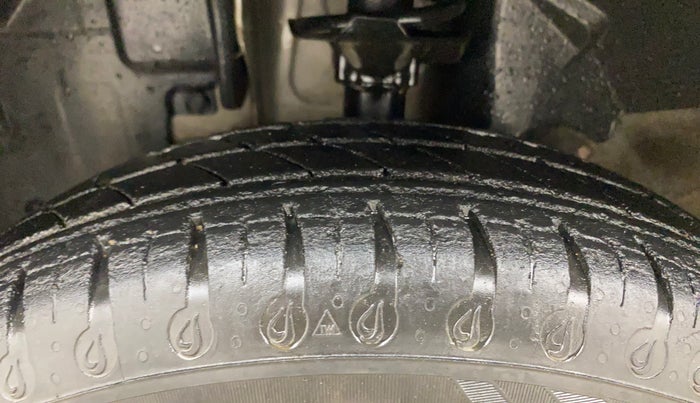 2020 Renault Kwid RXT 1.0 (O), Petrol, Manual, 33,527 km, Left Front Tyre Tread