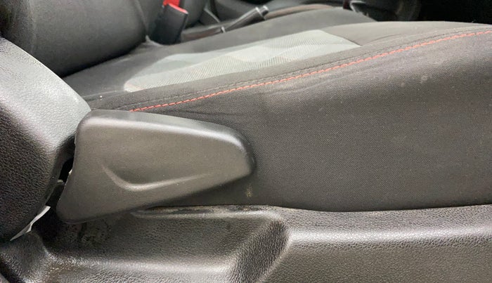 2020 Renault Kwid RXT 1.0 (O), Petrol, Manual, 33,527 km, Driver Side Adjustment Panel