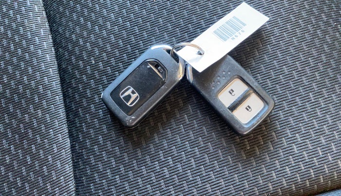 2017 Honda BR-V 1.5L I-VTEC V, Petrol, Manual, 61,182 km, Key Close Up