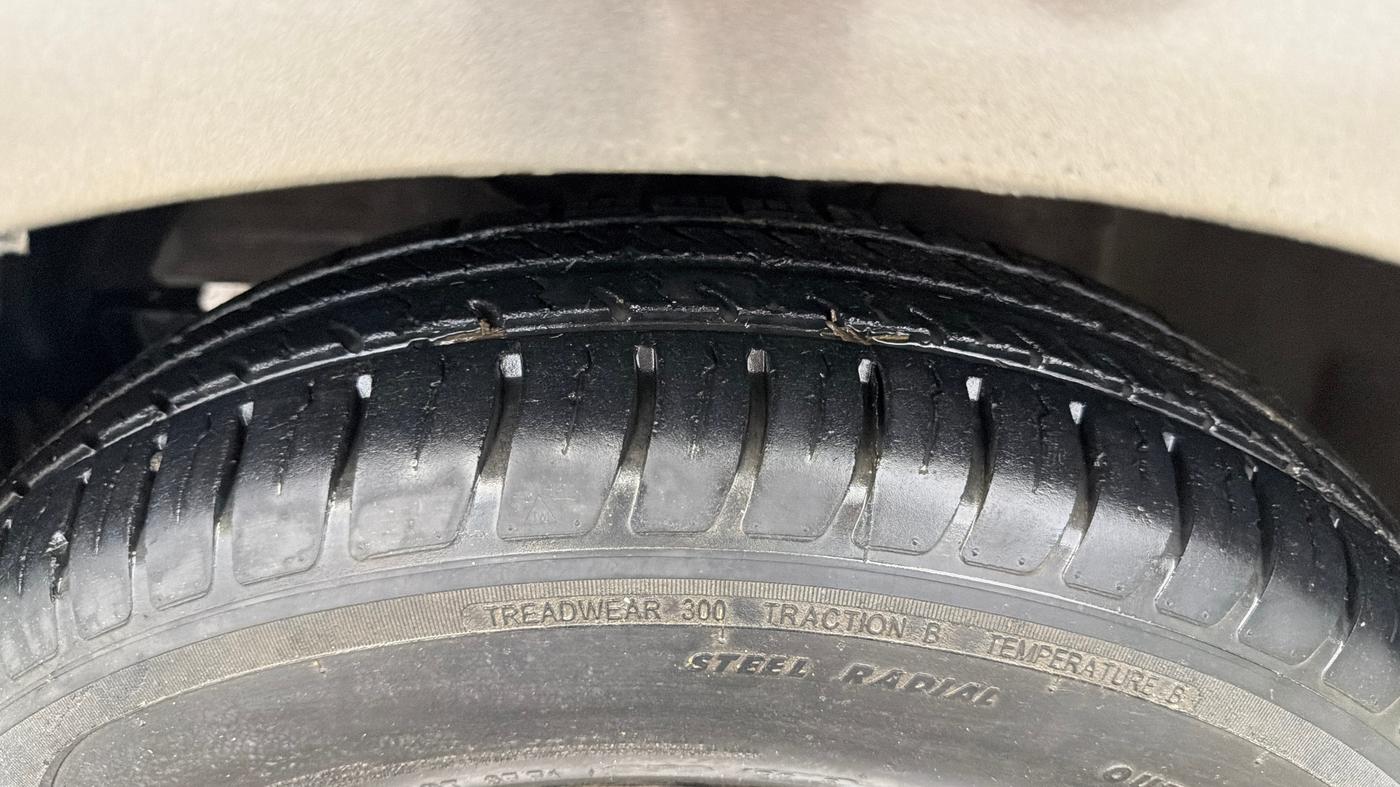 2018 Maruti Dzire VXI, Petrol, Manual, 18,234 km, Left Front Tyre Tread