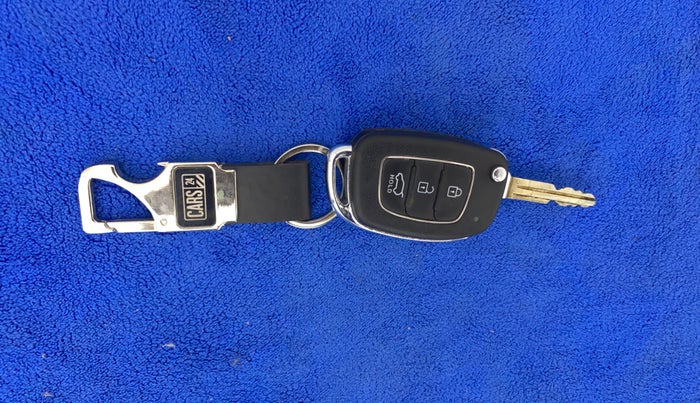 2021 Hyundai VENUE S 1.2, Petrol, Manual, 13,247 km, Key Close Up