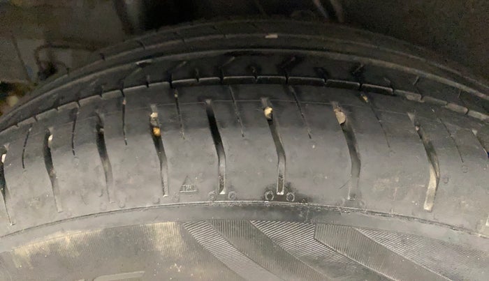 2021 Hyundai VENUE S 1.2, Petrol, Manual, 13,247 km, Right Rear Tyre Tread