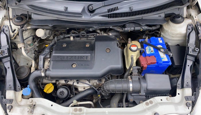 2014 Maruti Swift VDI, Diesel, Manual, 78,777 km, Engine Bonet View