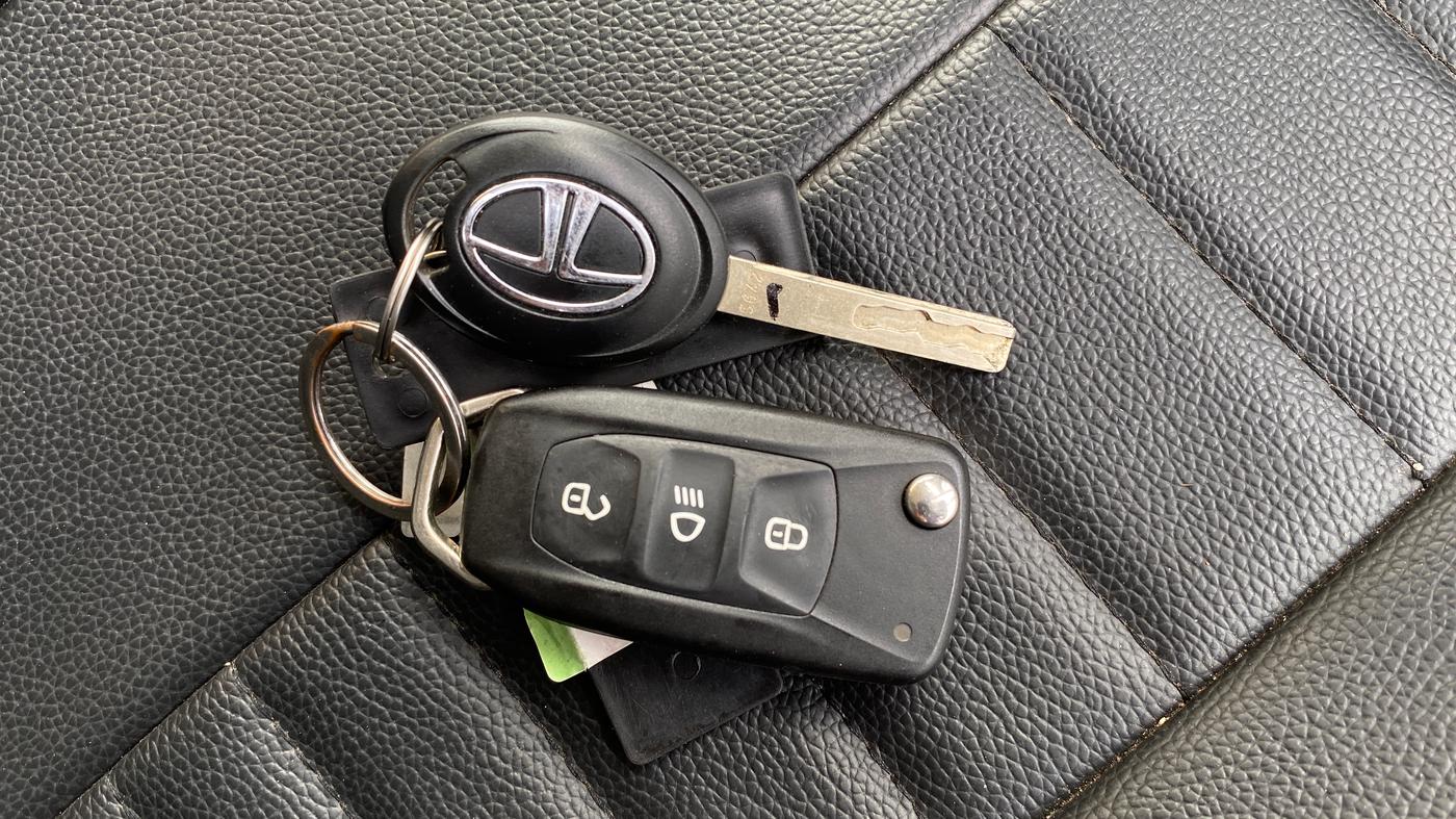 2023 Tata Tiago XT (O) PETROL, Petrol, Manual, 15,359 km, Key Close Up