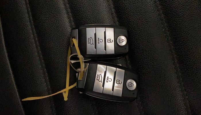 2021 KIA SONET HTK PLUS 1.0 IMT, Petrol, Manual, 73,291 km, Key Close Up