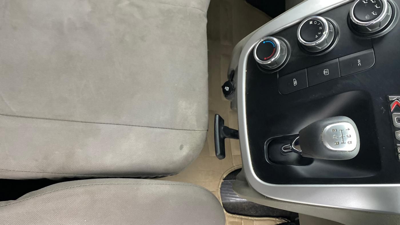 2016 Mahindra Kuv100 K8 D 6 STR, Diesel, Manual, 1,20,407 km, Gear Lever