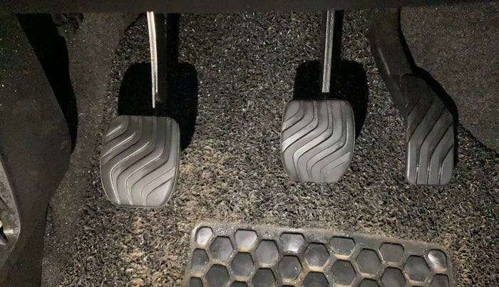 2022 Renault Kwid RXT 1.0, Petrol, Manual, 20,670 km, Pedals