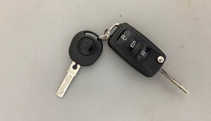 2021 Skoda Rapid 1.0 AMBITION TSI MT, Petrol, Manual, 68,367 km, Key Close Up