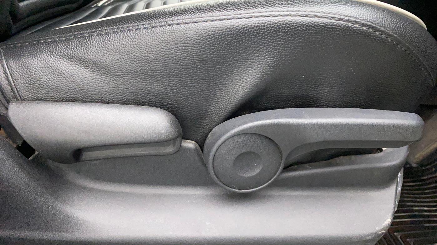 2017 Maruti Vitara Brezza ZDI PLUS, Diesel, Manual, 27,925 km, Driver Side Adjustment Panel