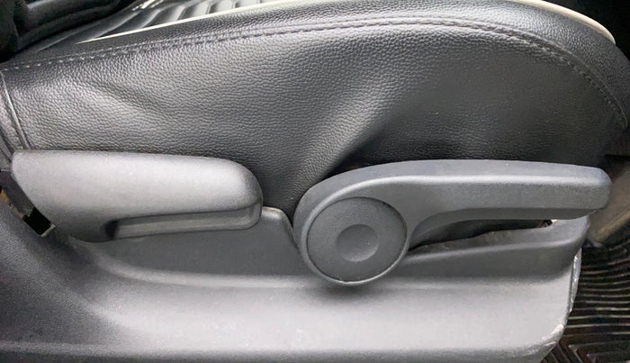 2017 Maruti Vitara Brezza ZDI PLUS, Diesel, Manual, 27,925 km, Driver Side Adjustment Panel