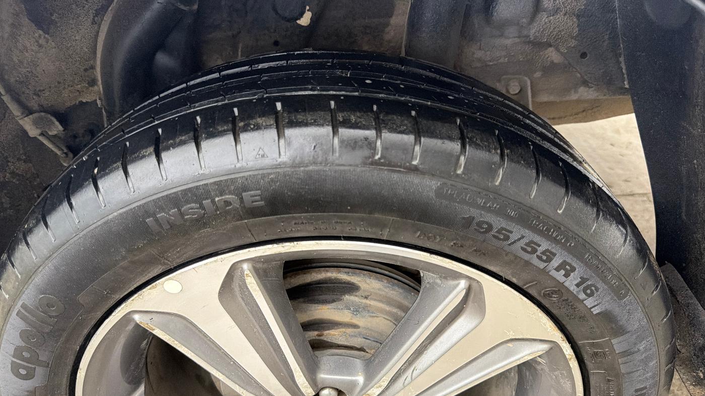 2019 Hyundai Verna 1.6 VTVT SX, Petrol, Manual, 30,096 km, Left Rear Tyre Tread