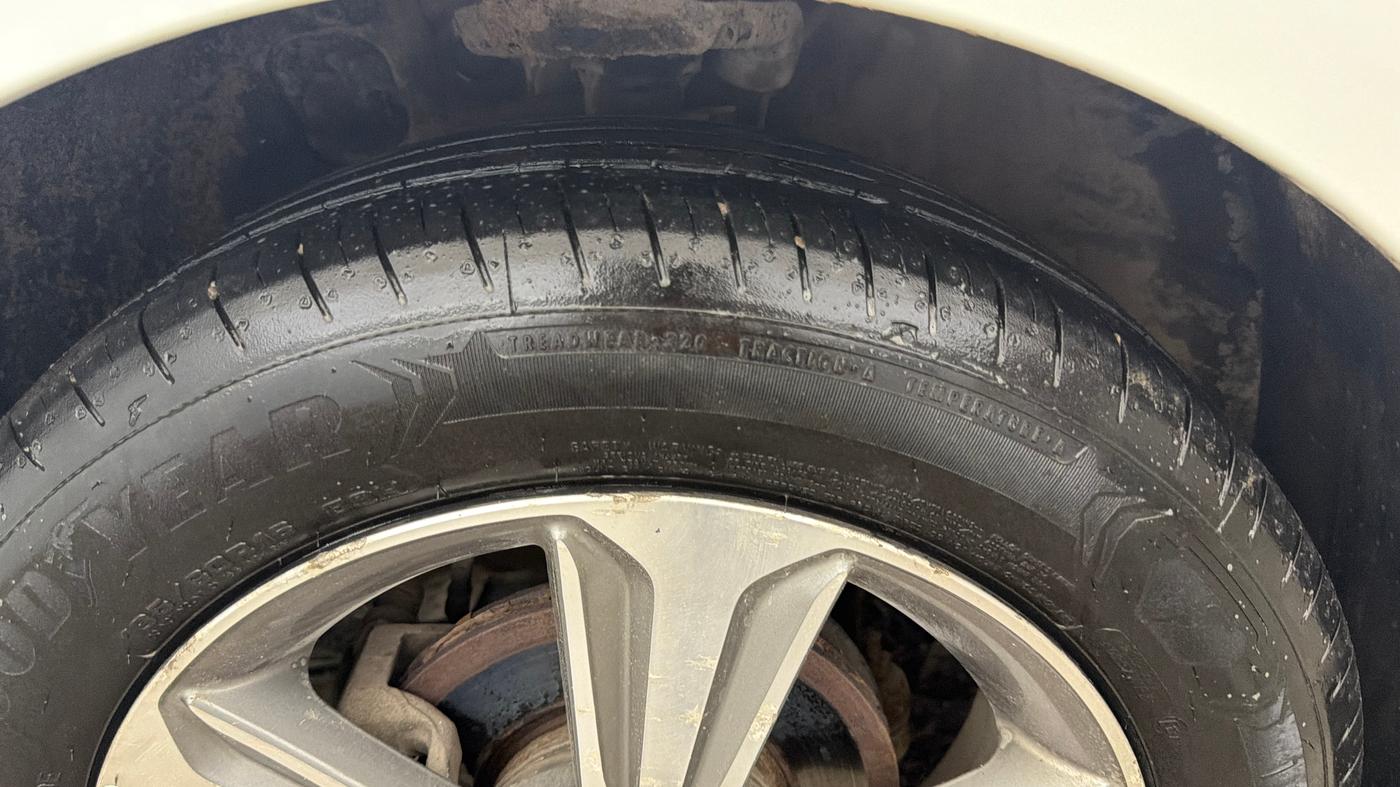 2019 Hyundai Verna 1.6 VTVT SX, Petrol, Manual, 30,096 km, Left Front Tyre Tread