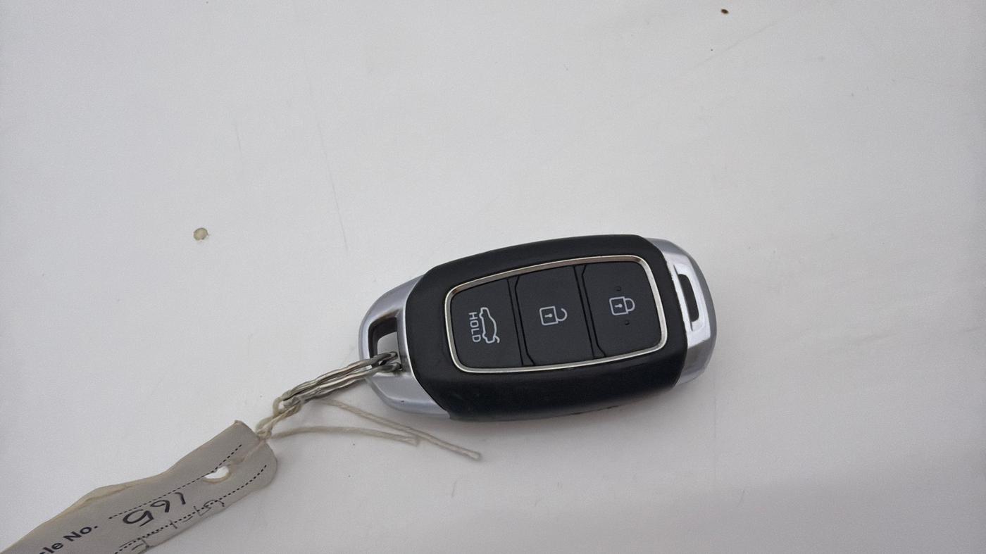 2019 Hyundai Verna 1.6 VTVT SX, Petrol, Manual, 30,096 km, Key Close Up