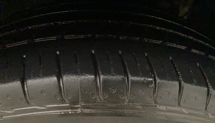 2017 Hyundai Creta E PLUS 1.6 PETROL, Petrol, Manual, 1,01,207 km, Left Rear Tyre Tread