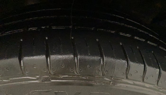 2017 Hyundai Creta E PLUS 1.6 PETROL, Petrol, Manual, 1,01,207 km, Right Rear Tyre Tread