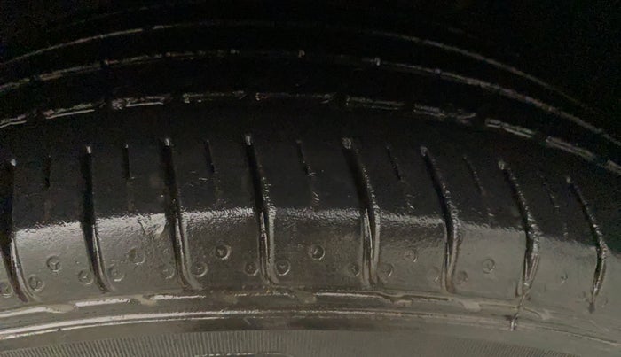 2017 Hyundai Creta E PLUS 1.6 PETROL, Petrol, Manual, 1,01,207 km, Left Front Tyre Tread