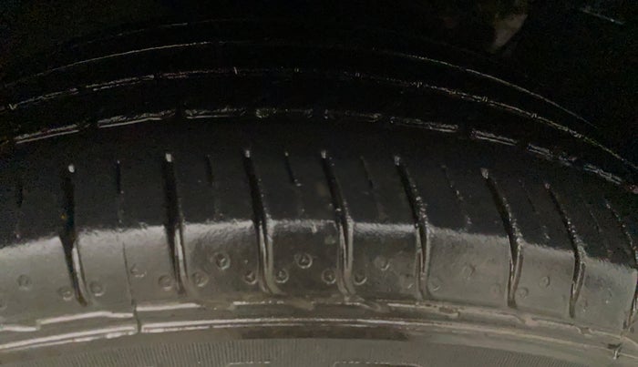 2017 Hyundai Creta E PLUS 1.6 PETROL, Petrol, Manual, 1,01,207 km, Right Front Tyre Tread