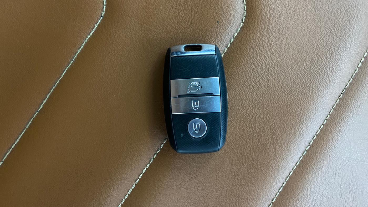 2020 KIA SELTOS HTK PLUS 1.5, Petrol, Manual, 1,05,334 km, Key Close Up