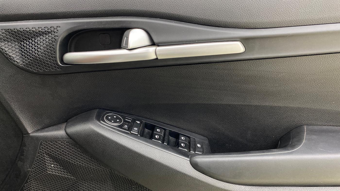 2020 KIA SELTOS HTK PLUS 1.5, Petrol, Manual, 1,05,334 km, Driver Side Door Panels Control