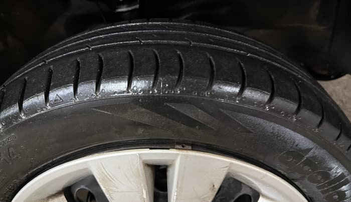 2016 Maruti Wagon R 1.0 VXI, Petrol, Manual, 67,987 km, Right Front Tyre Tread