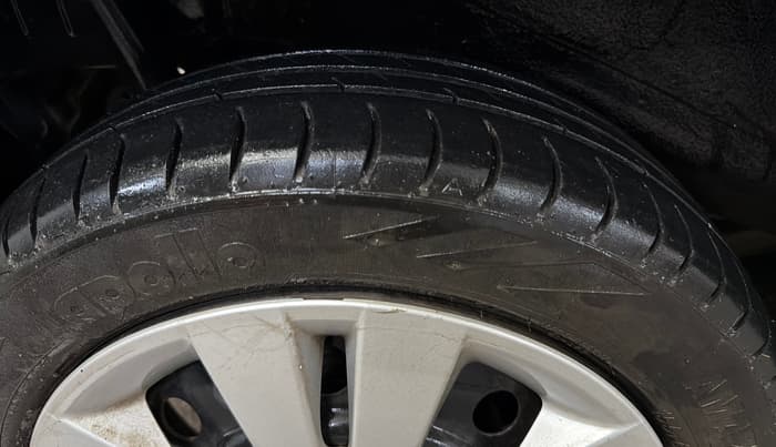 2016 Maruti Wagon R 1.0 VXI, Petrol, Manual, 67,987 km, Right Rear Tyre Tread